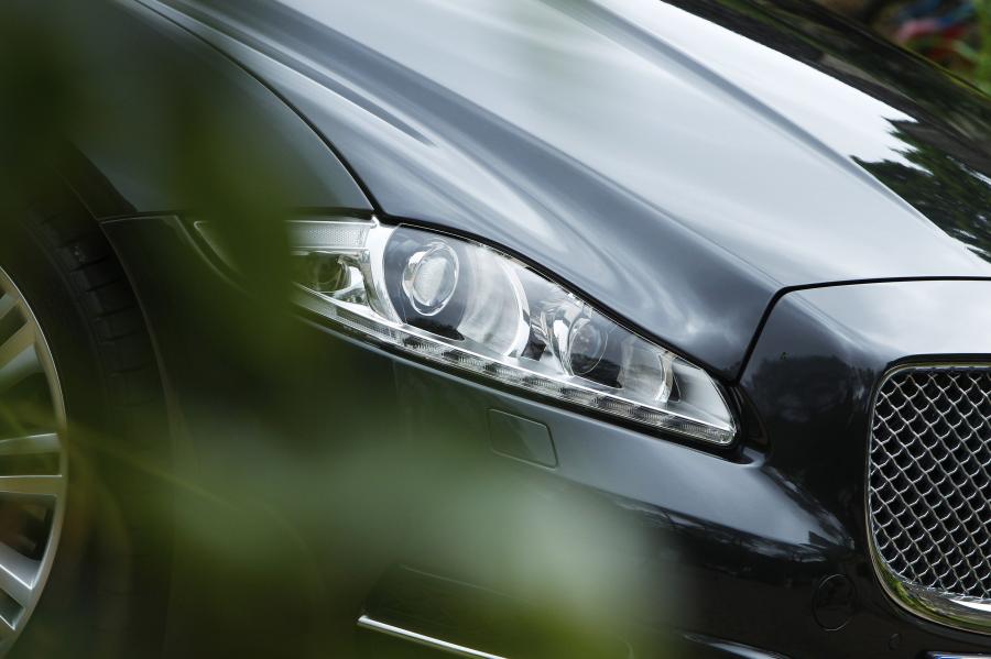  Jaguar XJ 2012 года  (UK) (фото 25 из 121)
